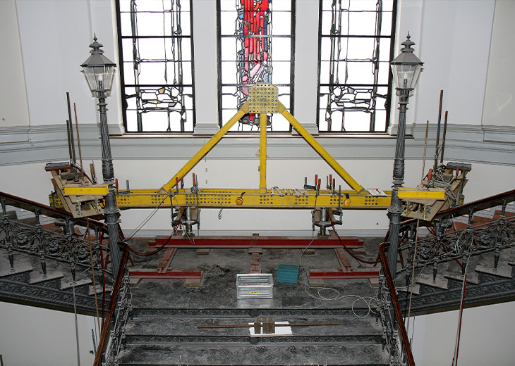 IN-SITU LOAD TEST OF AN HISTORIC STAIR CASE MADE OF CAST IRON - Belastungsversuche, Probebelastung Gebäude, Experimentelle Tragsicherheitsnachweise, Bauwerksanalyse, Hybride Statik